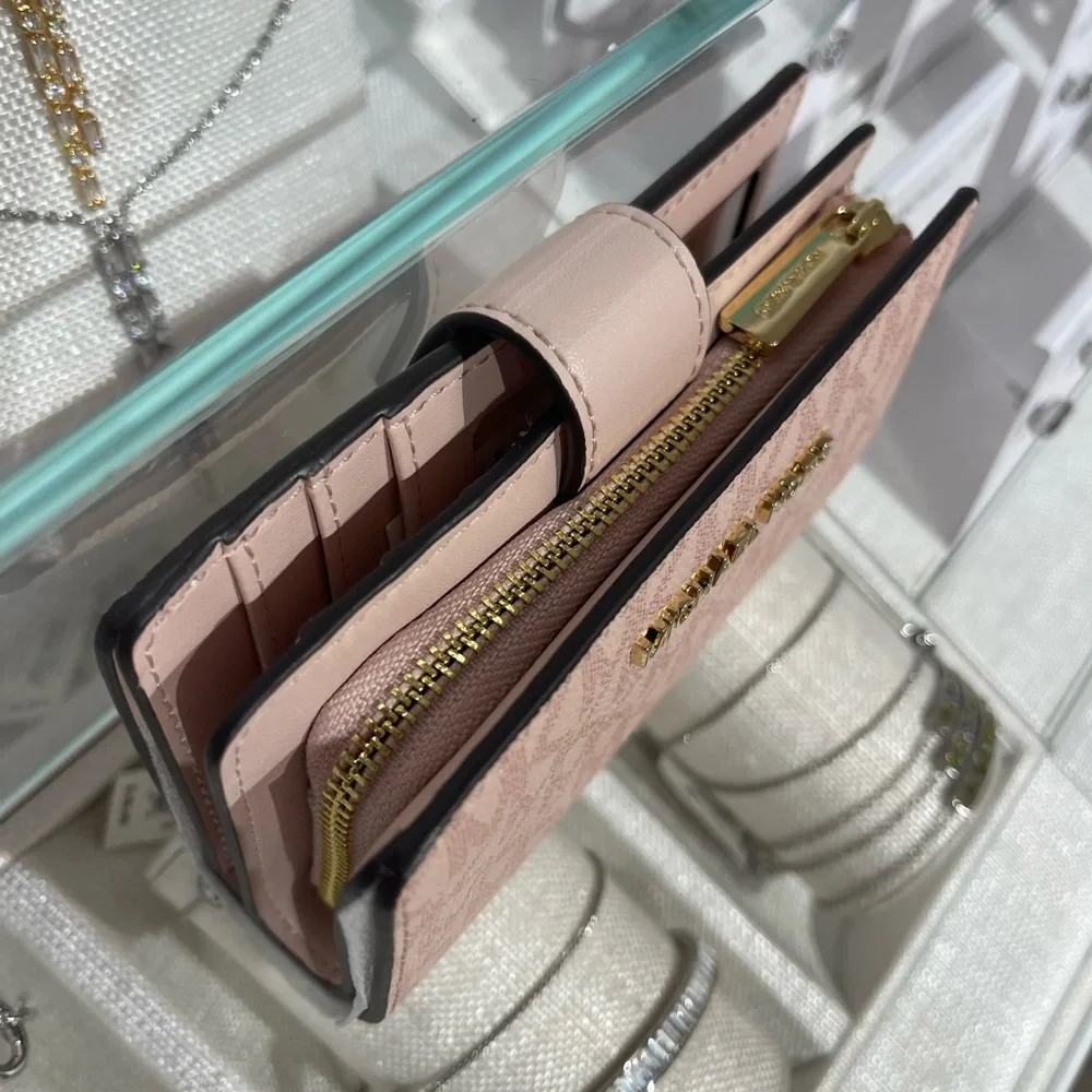MICHAEL KORS Jet Set Medm Signature Logo BiFold Zip CN Wallet
Powder Blush
NWT - Picture 8 of 16